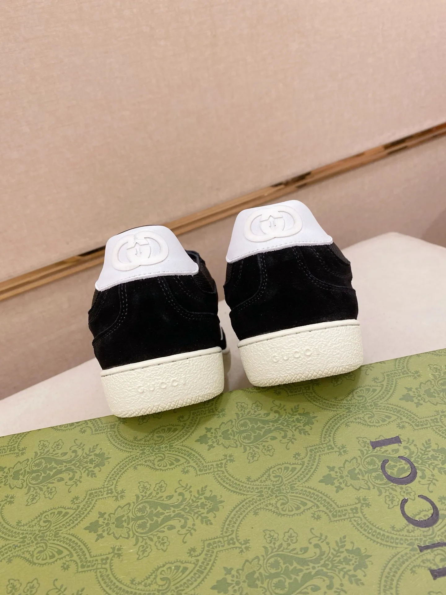 Men's clothing and shoes💰:400💰 (GUCCI) The latest model from the official website🎁🎁Casual and fashionable men's shoes👟, hot style💥The version is simple and elegant, exclusive for trendy men. The unique latest brand elements from the official website👑Original Gucci decoration, fashionable and generous, the fabric is original cowhide ✅Mesh breathable lining, the official website specifies wear-resistant casual outsole, the classic model is taken in kind at the counter🎬38-44 (can be customized for 45 non-refundable)